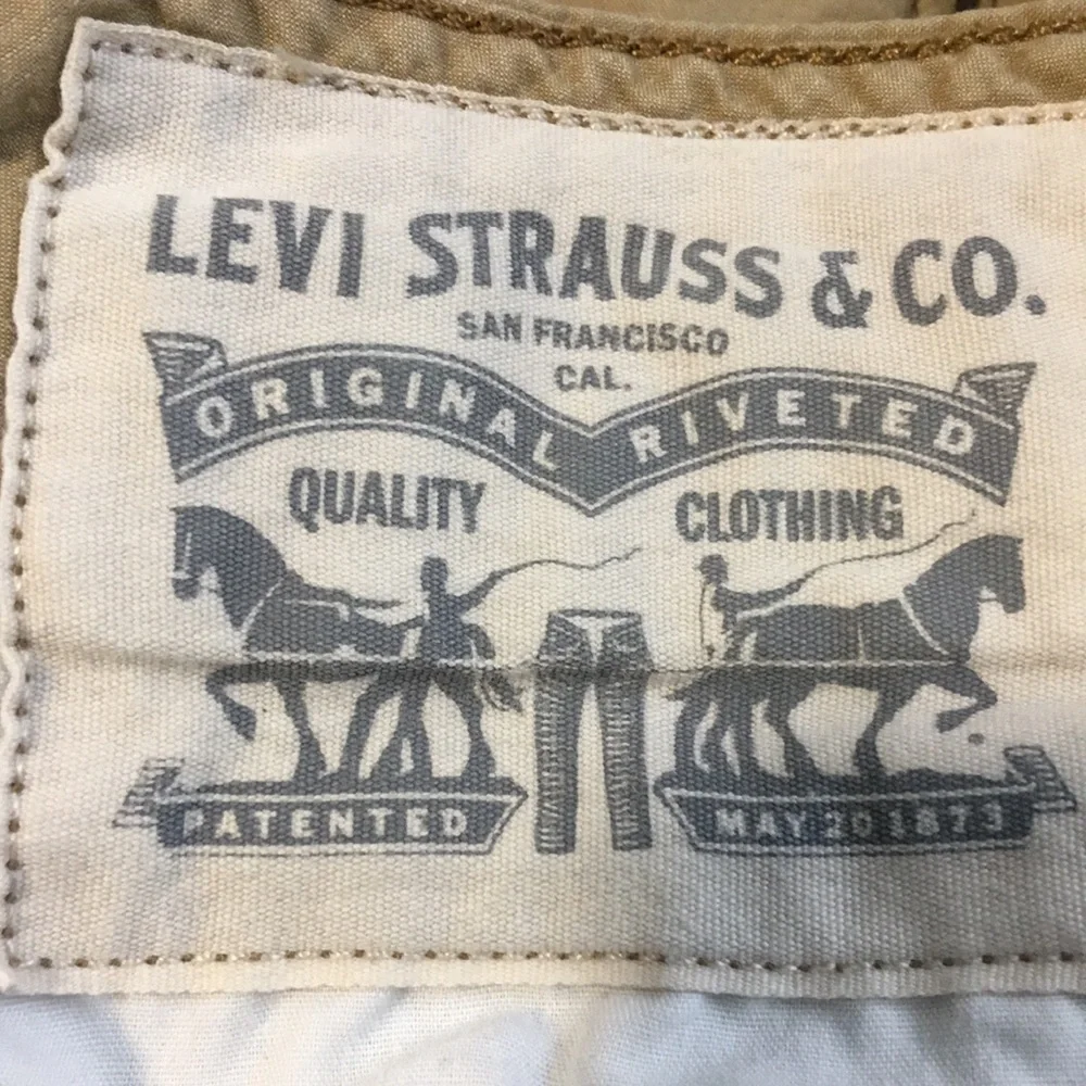 Levi’s Khaki Cargo Shorts 36W - Picture 8 of 10